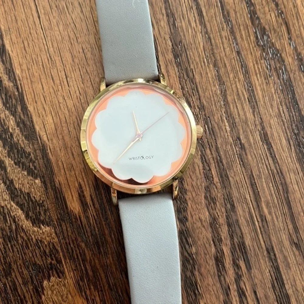 Wristology scallop face watch with gray leather band